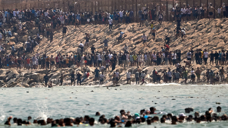 Criza migranţilor din Ceuta. 60.000 de oameni au intrat ilegal în Spania în ultimele zile. Apelul Ursulei von der Leyen