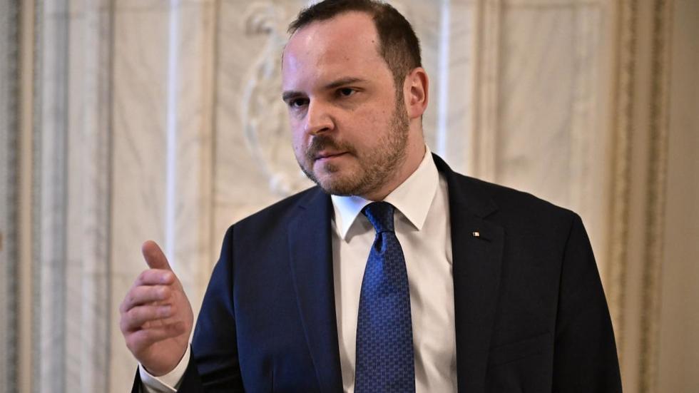 Alexandru Rogobete îl atacă pe Ilie Bolojan după apelul la reducerea consumului de energie. „Ce facem acum? Operăm pe întuneric?”