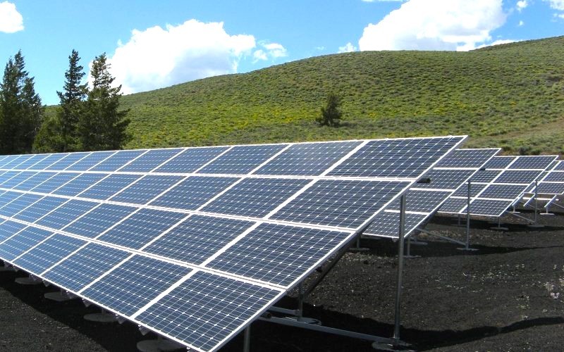 Finanţare de la stat pentru bateriile de stocare a energiei. Câţi bani ar putea primi prosumatorii 