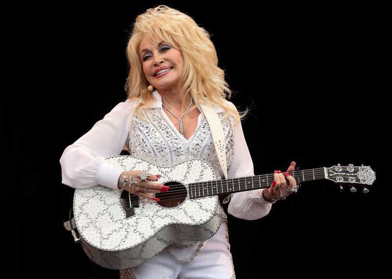 Dolly Parton, simbol al muzicii country, a murit la 80 de ani