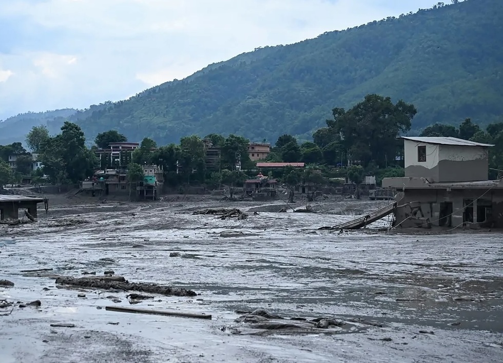 Tragedie în Himalaya: bilanţul morţilor a ajuns la 750, iar mii de oameni sunt daţi dispăruţi