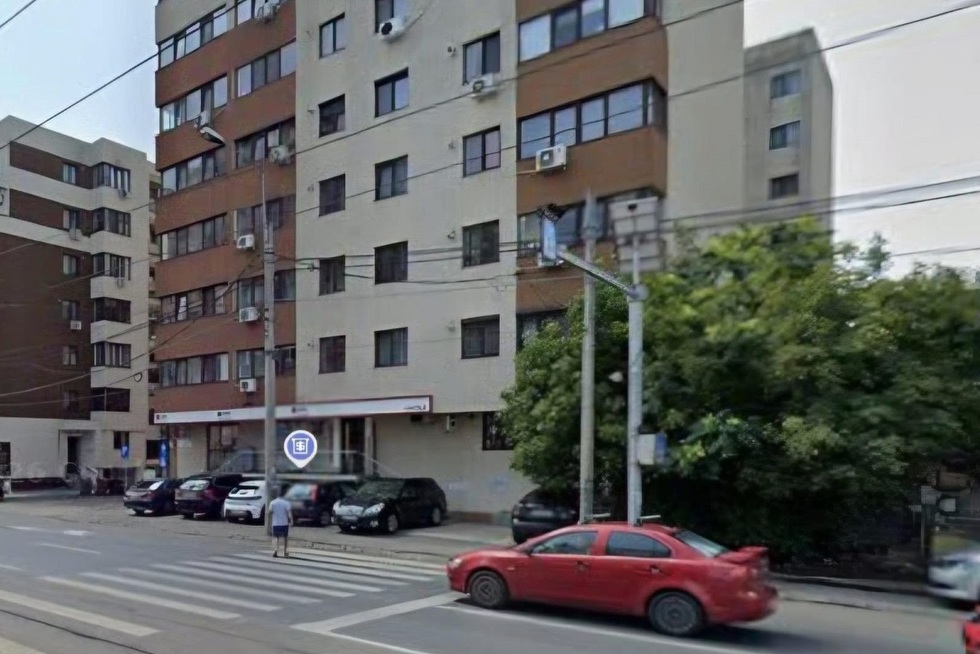 O trecere de pietoni inteligentă a apărut în Bucureşti. Sistemul detectează intenţia de traversare şi avertizează şoferii