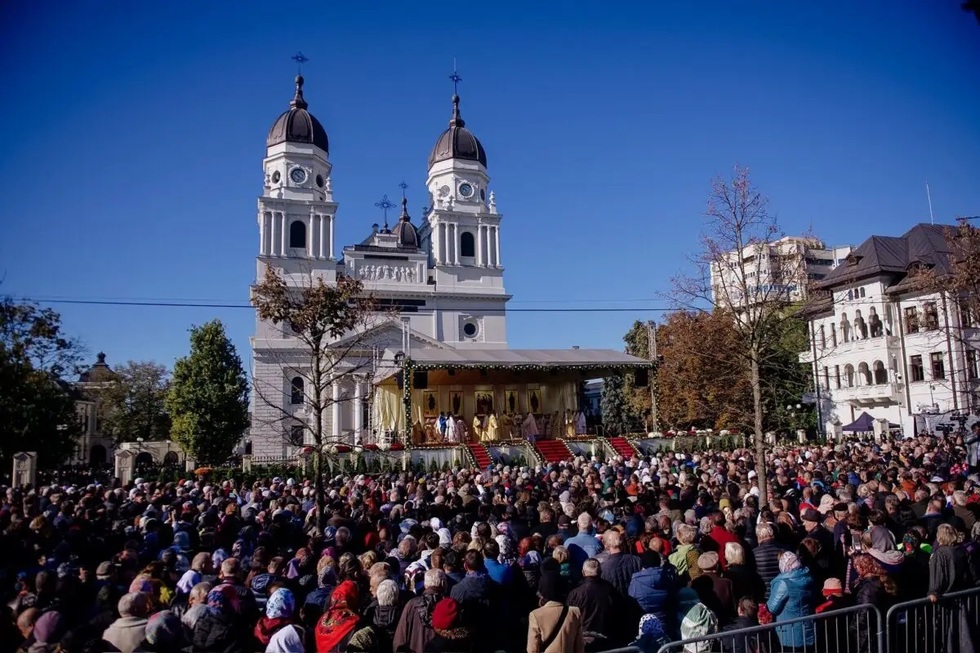 A început pelerinajul la moaştele Sfintei Parascheva. Mii de credincioşi au ajuns la Iaşi încă de la primele ore