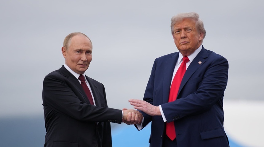 Acord surpriză între Trump şi Putin pentru livrări de motorină. Preşedintele american promite preţuri mai mici la carburanţi