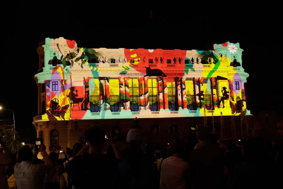 Weekend spectaculos în Bucureşti, de la instalaţii luminoase la ceaune uriaşe. Unde poţi ieşi în oraş astăzi şi mâine