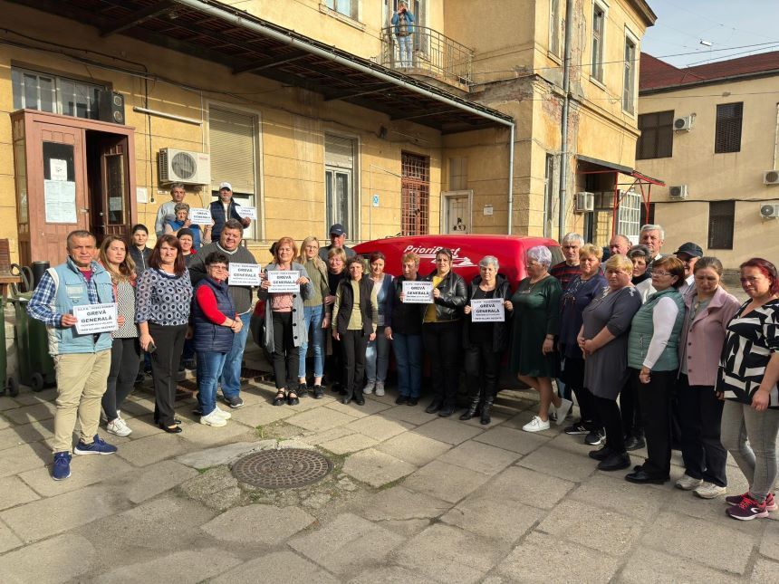 VIDEO - Grevă generală la Poşta Română - Sindicaliştii acuză presiuni asupra greviştilor. Angajaţi de la Bucureşti, trimişi la Cluj şi la Târgovişte să-i înlocuiască pe cei care protestează