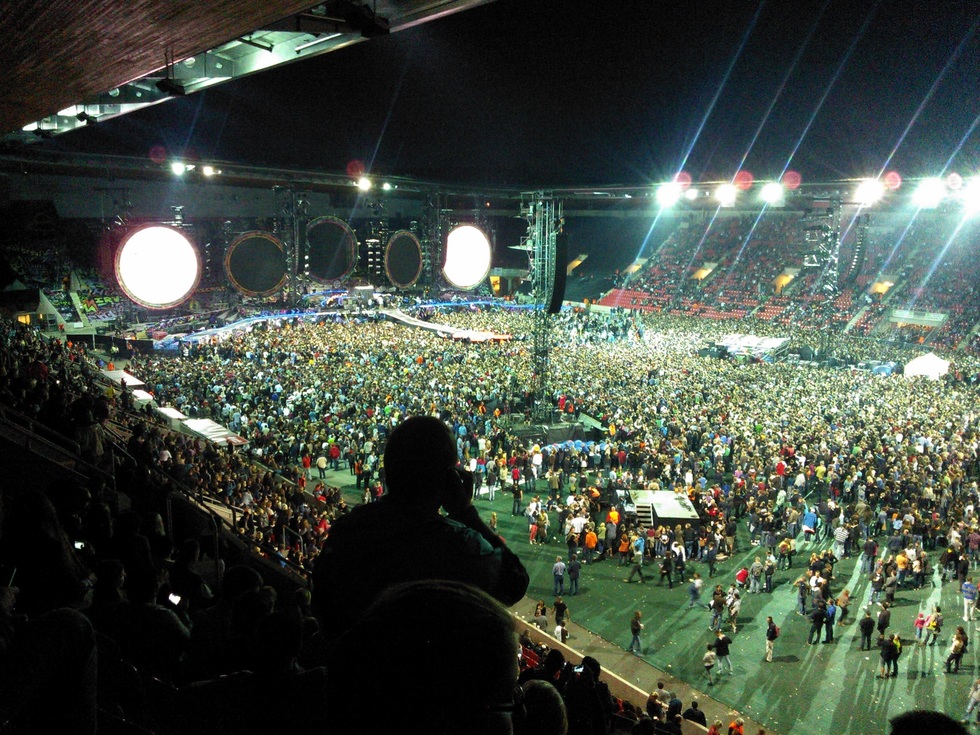 Muzicienii de la Coldplay s-au plimbat pe Lipscani înaintea primului concert de pe Arena Naţională