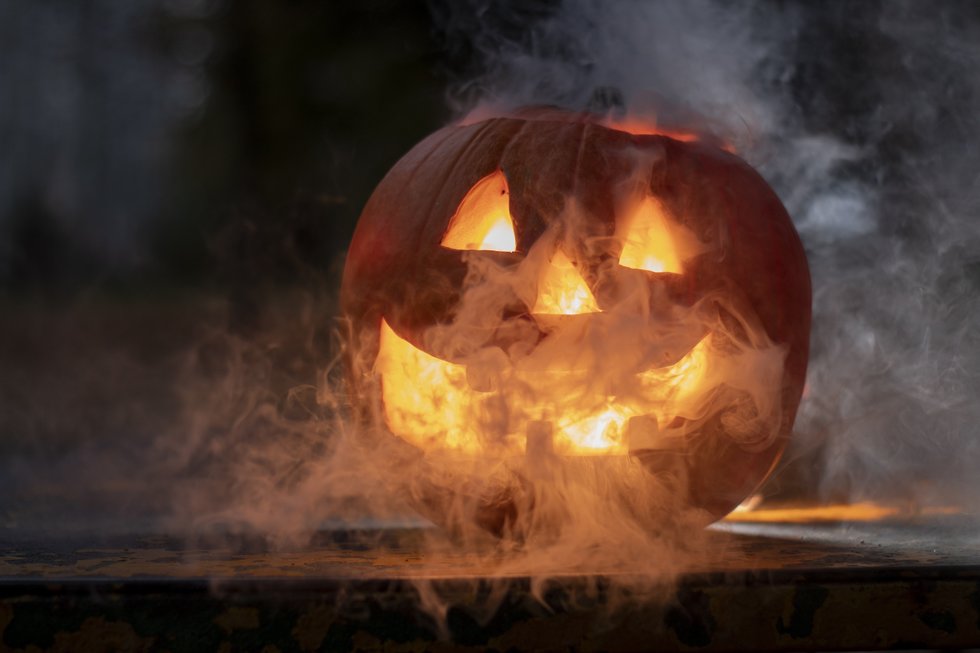 Halloween - sărbătoarea aşteptată de copii, dar şi de adulţi. De ce lasă oamenii uşile deschise în noaptea de 31 octombrie