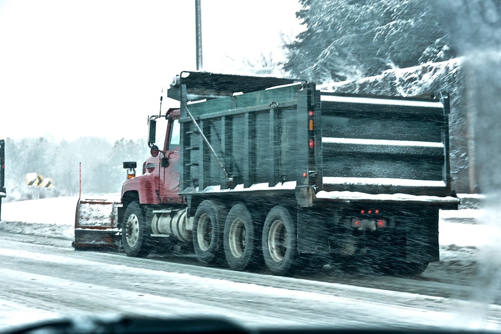 Avertizare cod galben de vânt pentru cea mai mare parte a ţării, luni. Zăpadă viscolită