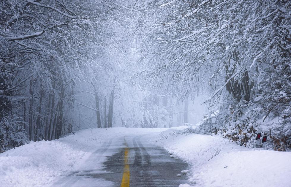 Meteorologii anunţă ploi în majoritatea regiunilor ţării până vineri dimineaţă şi ninsori la peste 1200 m altitudine