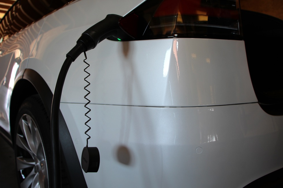 Tesla recheamă 55.000 de vehicule Model X, pentru o defecţiune care împiedică avertizarea privind scăderea lichidului de frână