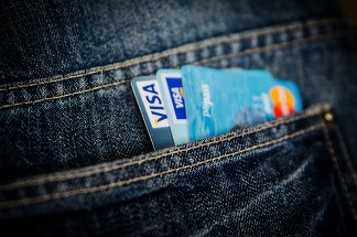 Acord de 30 de miliarde de dolari între Visa şi Mastercard pentru reducerea comisioanelor