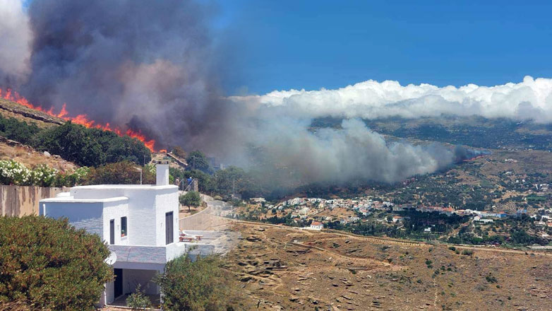 VIDEO - Luptă dramatică în Grecia cu incendiile izbucnite şi care sunt amplificate de vânt. Imaginile şocante filmate de turişti