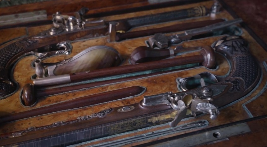 VIDEO - Două pistoale preţioase care i-au aparţinut lui Napoleon I, în licitaţie la Paris. Care este preţul de pornire