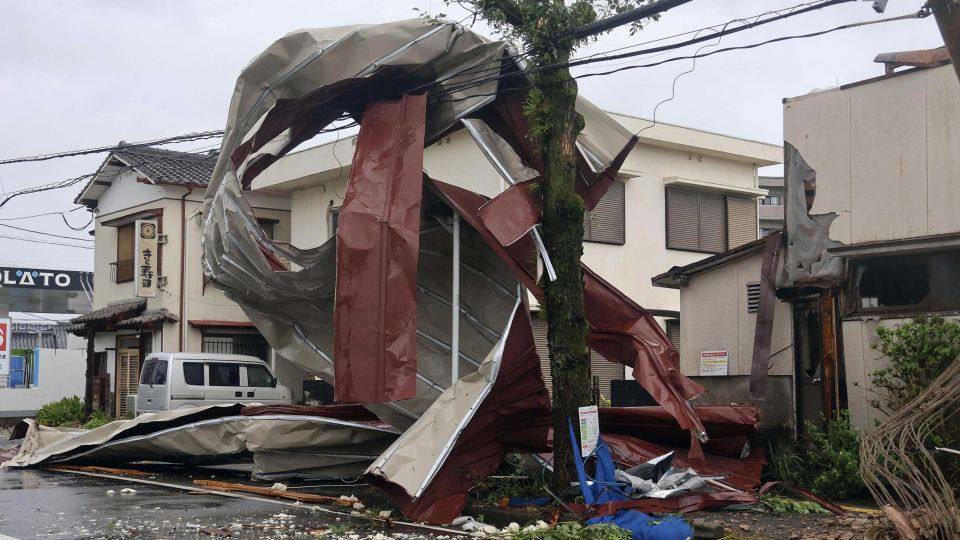 VIDEO şi FOTO - Milioane de persoane evacuate din calea taifunului Shanshan, în Japonia. Vedeţi imaginile incredibile filmate de localnici