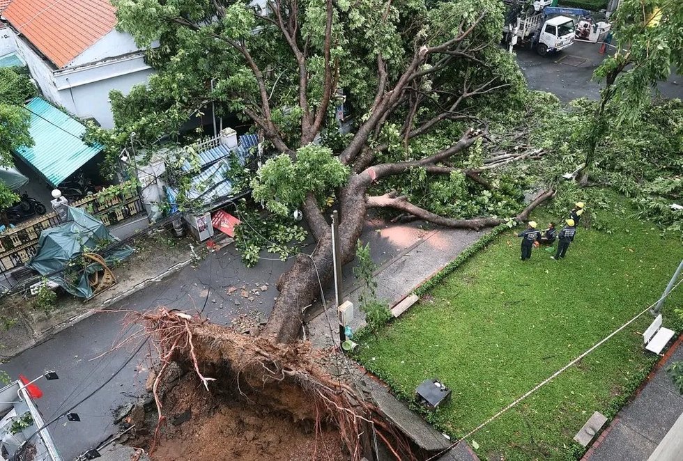 FOTO - Ravagiile făcute de un uragan de categoria 5, în imagini. Ce a lăsat în urma lui supertaifunul Yagi, care mătură Asia