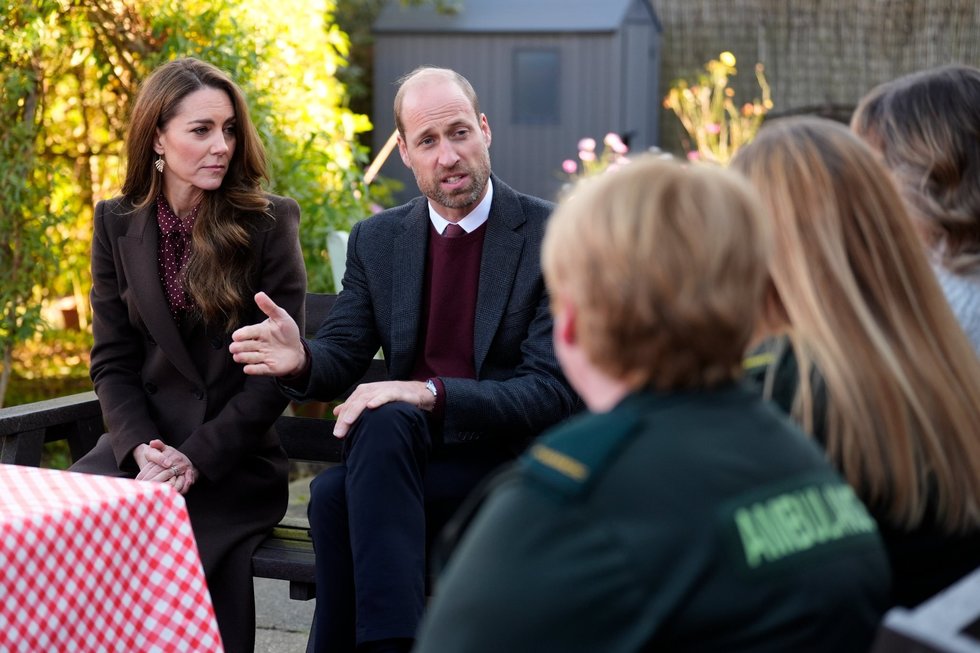 VIDEO şi FOTO - Primul angajament public al lui Kate şi William de când prinţesa a terminat chimioterapia. Pe cine au vizitat