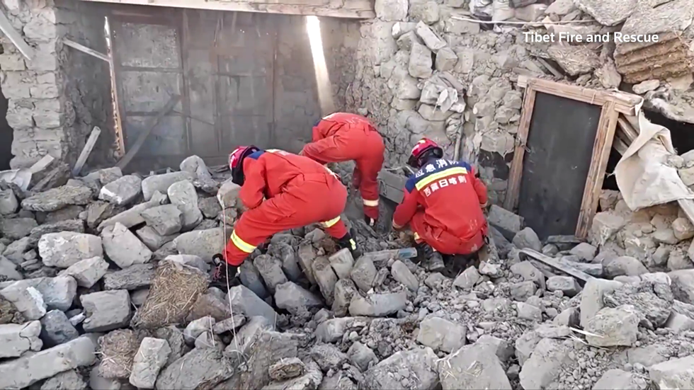 VIDEO şi FOTO - Cutremur în Tibet. Bilanţul arată 95 de morţi şi 130 de răniţi, dar numărul acestora probabil va creşte