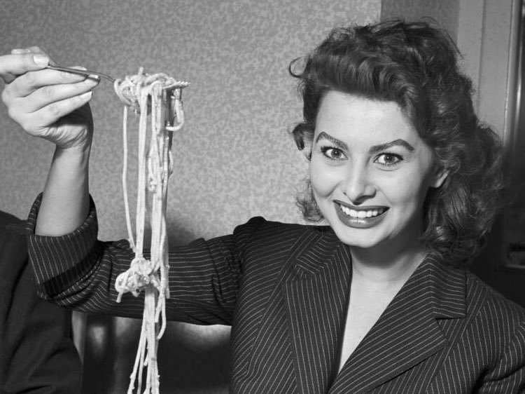 VIDEO şi FOTO - Marea actriţă Sophia Loren, la 90 de ani