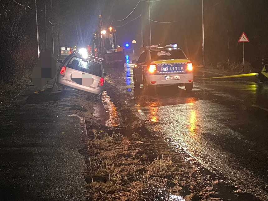 Poliţist local care dirija traficul într-o zonă cu risc de inundaţie, în stare gravă la spital după ce a fost lovit de un autoturism condus de un cetăţean străin