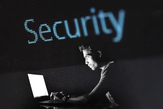 Nou avertisment al specialiştilor în securitate cibernetică: Atacatorii se pot folosi de mesajele de la curieri sau site-uri de online shopping pentru a derula fraude cunoscute ca “SMishing”