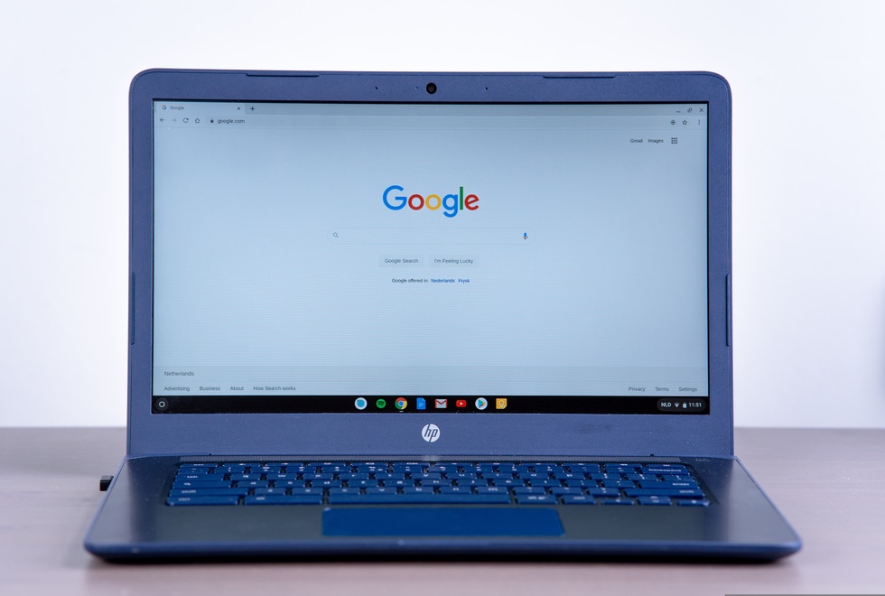 Google lansează mai multe funcţii de AI pentru Chromebook Plus