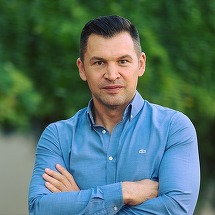 În România candidaţii pentru turul doi vor fi oferiţi de partidele importante, PSD şi PNL, spune Ionuţ Stroe
