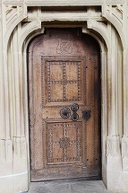 FOTO - O uşă a bisericii fortificate din Biertan, prezentată la Expoziţia Mondială de la Paris din 1900, deţine recordul pentru „cea mai complicată încuietoare din lume” având 19 zăvoare metalice