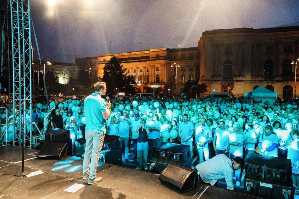 (PE) Sebastian Burduja a pornit „REVOLUŢIA turcoaz” la Bucureşti