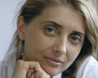 Aţi văzut-o vreodată pe Angela Merkel cu o poşetă Hermes? Aneta Bogdan despre brandingul în politica românească. “Politicienii sunt cioclii României.”