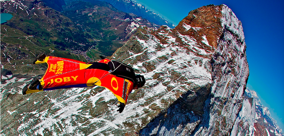 Discovery va transmite în direct un salt în gol de pe Everest