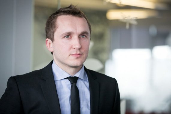 Şeful Pro TV, Alexandras Cesnavicius, îşi face birou în mijlocul redacţiei ştiri. Ziua cu uite prima, nu e prima, la Pro TV