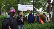 Protest Guerrilla în faţa CNA: „Şi licenţiaţii merită licenţe!”, „Nu vrem la fără frecvenţă”