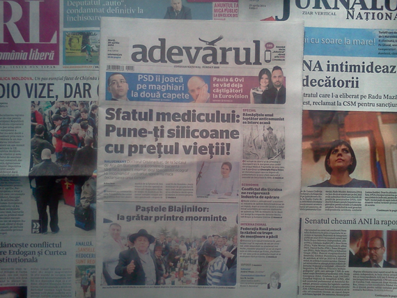 PRESA DE AZI. Adevărul: Sfatul medicului: Pune-ţi silicoane cu preţul vieţii!