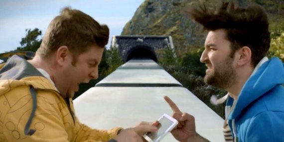 Romtelecom, despre reclama cu Smiley şi Bartoş: „Romtelecom a decis să retragă videoclipul, în dimineaţa zilei de 29 aprilie”