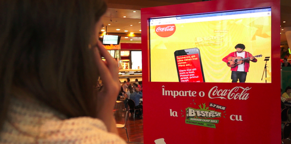 Campania ”Împarte o Coca-Cola cu Adi Despot la B’ESTFEST”, premiată la The Webby Awards