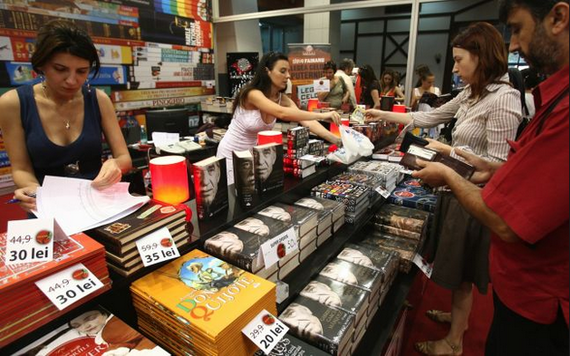 Emil Hurezeanu, Andreea Esca, Mircea Diaconu şi Radu Paraschivescu, lansări de carte la Bookfest
