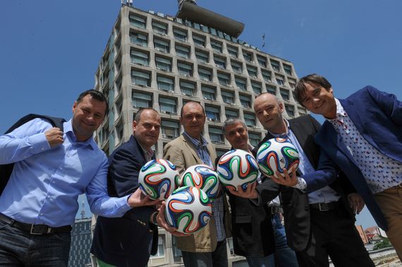 Cupa Mondială începe din 12 iunie. TVR va dedica peste 420 de ore evenimentului. Şase jurnalişti au plecat în Brazilia pentru a comenta meciurile