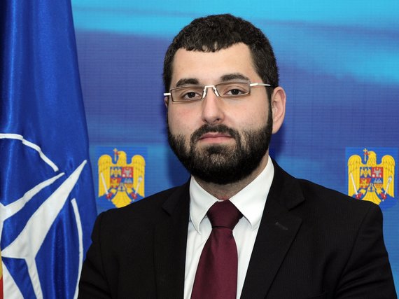 Purtătorul de cuvânt al preşedinţiei, contract de 28.000 de euro pentru patru articole pe blogurile Adevărul