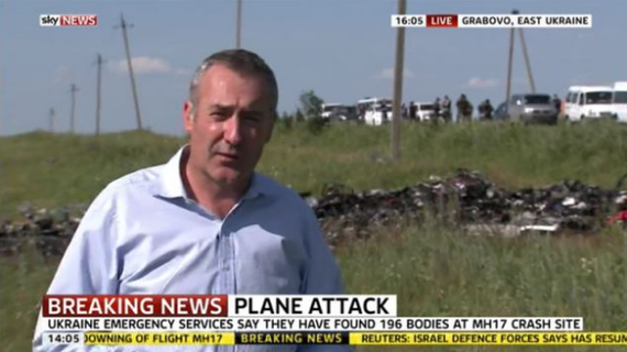 Sky News şi-a prezentat SCUZE publice, după ce unul din reporterii săi a scormonit printre lucrurile victimelor avionului doborât în Ucraina