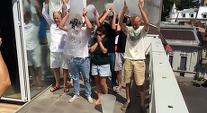VIDEO. Ştefan Iordache şi Leo Burnett îşi toarnă apă în cap: Provocăm şi alte agenţii