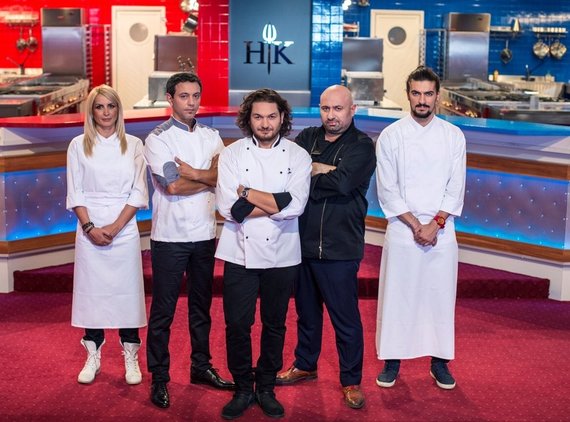 D'Artagnan si Mimi Nicolae, doi foşti concurenţi de la MasterChef, ajutoarele bucatarilor în Hell's Kitchen