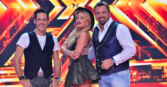 Bătălia greilor. X Factor debutează azi, la concurenţă cu Vocea României