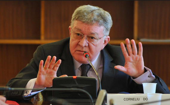 Fostul ministru al Apărării: Turcescu face o mascaradă. Livretul atestă calitatea de militar în rezervă, nu activ