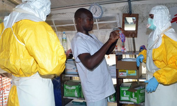 Un cameraman al NBC News s-a infectat cu Ebola în Liberia