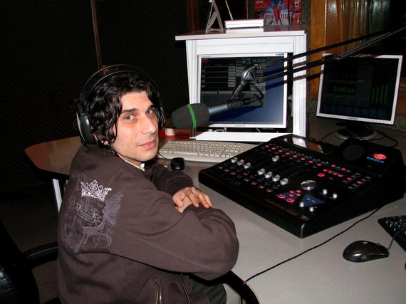 Kirk, unul dintre veteranii radioului, emisiune live pe propriul post de online, Radio Trib