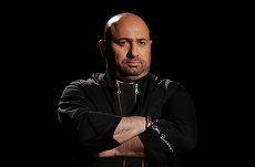 Chef Cătălin Scărlătescu şi-a lansat un site pe care vinde şorţuri şi tigăi