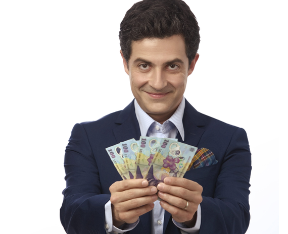 Kanal D lansează o emisiune de cultură generală prezentată de Mihai Călin. "Norocul îţi bate la uşă", în locul seriei Discote-K