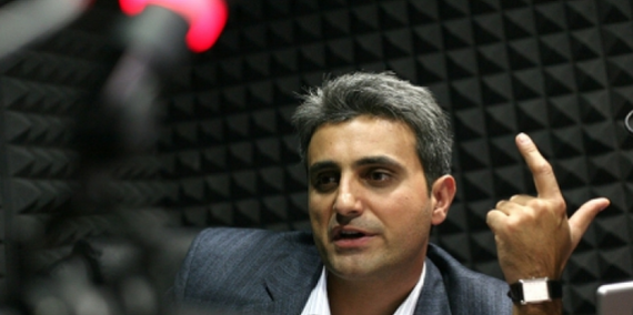 Turcescu, deranjat de reporterii România TV care îi filează casa: Ghiţă, ia-i de la portiţă