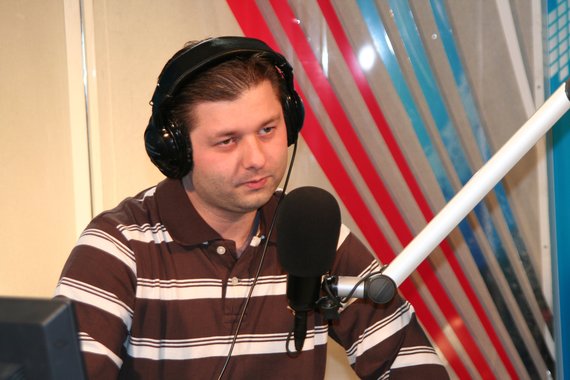 Naţional FM, primul post de radio care implementează monitorizarea emisiei online
